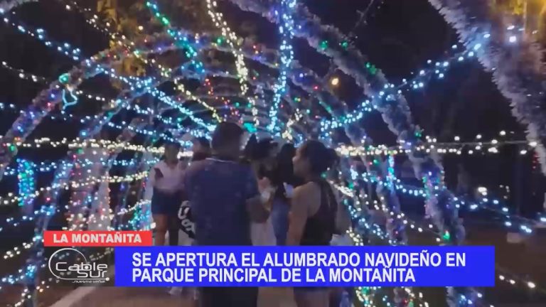 Se apertura el alumbrado navideño en parque principal de La Montañita