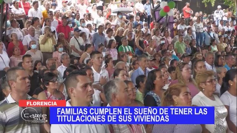 Familias cumplen el sueño de tener las titulaciones de sus viviendas