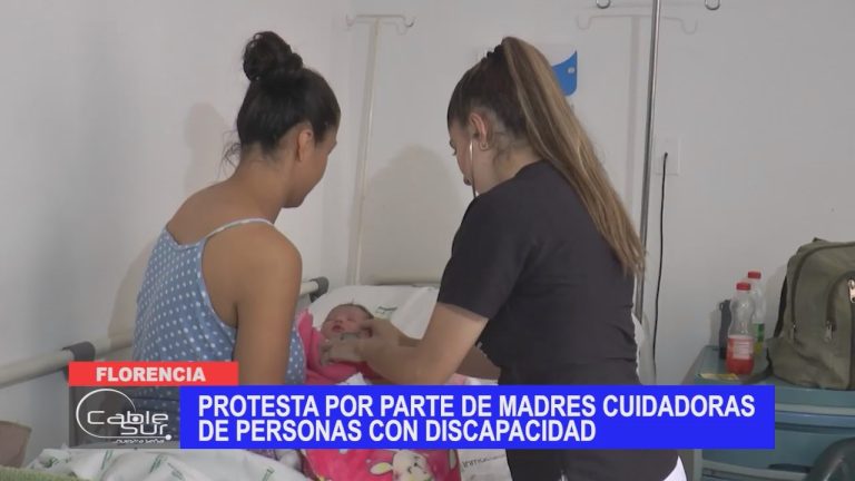 Protesta por parte de madres cuidadoras de personas con discapacidad