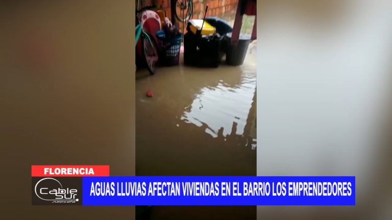 Aguas lluvias afectan viviendas en el Barrio Los Emprendedores