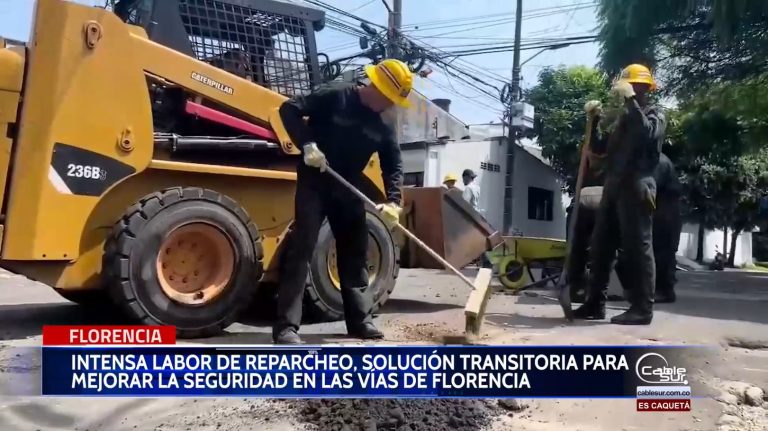 De manera coordinada con el batallón de ingenieros Liborio Mejía y la empresa de servicios Servaf, la secretaría de obras públicas de Florencia continua realizando una intensa labor de reparcheo.