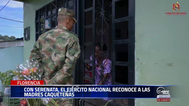 El Ejército Nacional rindió homenaje a las madres con una serenata.