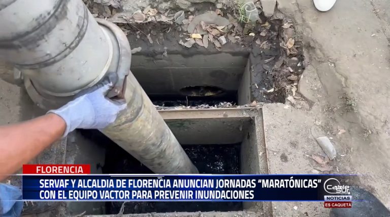 El gerente de Servaf s.a. e.s.p., José David Garzón Riveros, presentó ante los medios de comunicación el equipo de succión presión vactor.