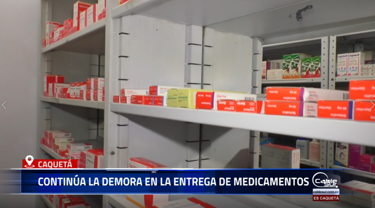La secretaria de Salud departamental, Mallerly González Arias, realiza acompañamiento a los usuarios afectados por la no entrega de medicamentos por parte de varias EPS en el Caquetá.